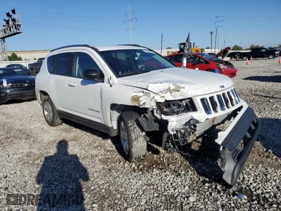 ✅ 2015 Jeep Compass Sport • VIN: 1C4NJCBA1FD124533 • Lot: 82342125. Wystawiony na Copart z przebiegiem 125 542 mil. Bezpłatny archiwum sprzedaży aukcyjnych z USA i szczegółowy raport historii pojazdu na DreamBid. Zdjęcie 4.