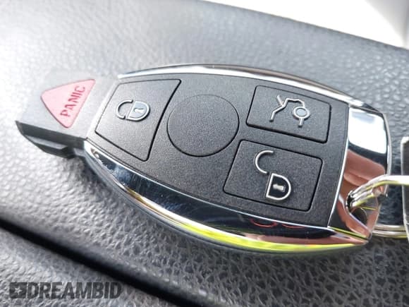 ✅ 2012 Mercedes-Benz C 250 • VIN: WDDGJ4HB5CF751658 • Лот: 42079446. Опубликован ранее на IAAI с пробегом 135 199 миль. Бесплатный доступ к архиву аукционных продаж из США и подробный отчёт об истории автомобиля на DreamBid. Изображение 11.