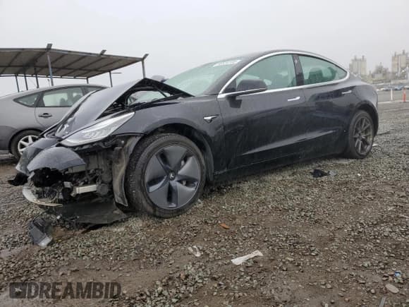 ✅ 2020 Tesla Model 3 Standard Range Plus • VIN: 5YJ3E1EA3LF657631 • Lot: 86534105. Wystawiony na Copart z przebiegiem 116 127 mil. Bezpłatny archiwum sprzedaży aukcyjnych z USA i szczegółowy raport historii pojazdu na DreamBid. Zdjęcie 1.