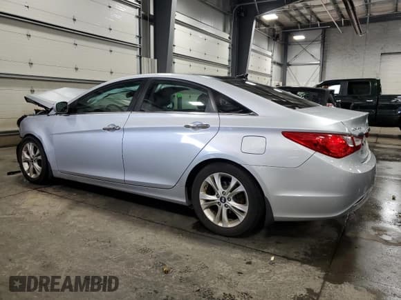 ✅ 2012 Hyundai Sonata SE • VIN: 5NPEC4AC3CH477624 • Lot: 68442124. Listed on Copart with 162,245 mi. Free auction sales archive from the USA and detailed vehicle history report at DreamBid. Image 2.