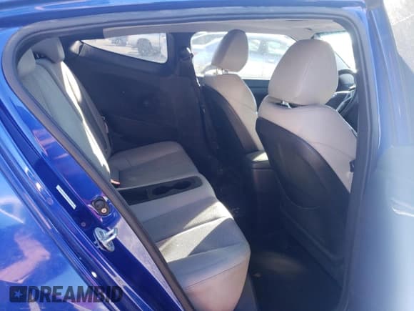 ✅ 2012 Hyundai Veloster w/Red Int • VIN: KMHTC6AD6CU025311 • Lot: 82477744. Wystawiony na Copart z przebiegiem 132 495 mil. Bezpłatny archiwum sprzedaży aukcyjnych z USA i szczegółowy raport historii pojazdu na DreamBid. Zdjęcie 10.