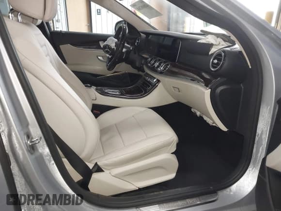 ✅ 2022 Mercedes-Benz E 350 • VIN: W1KZF8EB0NB053216 • Lot: 41888268. Listed on IAAI with 17,652 mi. Free auction sales archive from the USA and detailed vehicle history report at DreamBid. Image 5.