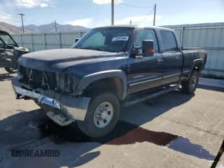 ✅ 2002 Chevrolet Silverado 2500HD LS • VIN: 1GCHK23G02F121208 • Лот: 75267464. Опубликован ранее на Copart с пробегом 158 701 миль. Бесплатный доступ к архиву аукционных продаж из США и подробный отчёт об истории автомобиля на DreamBid. Изображение 1.
