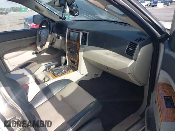 ✅ 2008 Jeep Grand Cherokee Limited • VIN: 1J8HS58218C194816 • Лот: 42743460. Опубликован ранее на IAAI с пробегом 203 849 миль. Бесплатный доступ к архиву аукционных продаж из США и подробный отчёт об истории автомобиля на DreamBid. Изображение 5.