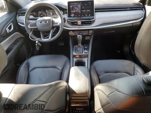 ✅ 2024 Jeep Compass Latitude Lux • VIN: 3C4NJDFN8RT121923 • Лот: 85491085. Опубликован ранее на Copart с пробегом 30 961 миль. Бесплатный доступ к архиву аукционных продаж из США и подробный отчёт об истории автомобиля на DreamBid. Изображение 8.