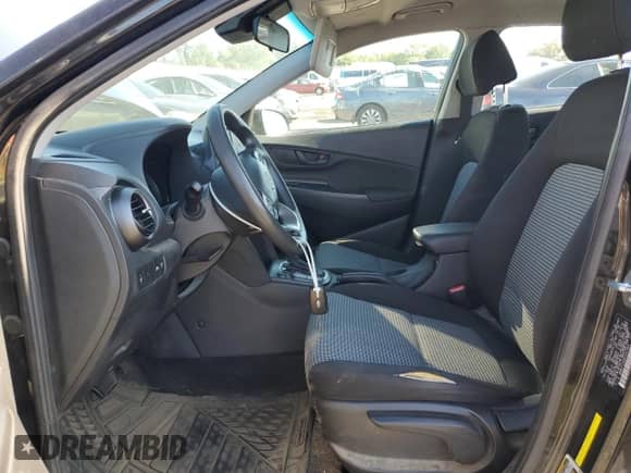 ✅ 2019 Hyundai Kona SE • VIN: KM8K1CAA6KU247965 • Lot: 67090083. Wystawiony na Copart z przebiegiem 102 806 mil mil. Skorzystaj z bezpłatnego archiwum sprzedaży aukcyjnych z USA i zobacz szczegółowy raport historii pojazdu na DreamBid. Zdjęcie 7.