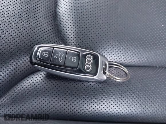 ✅ 2020 Audi Q8 Premium Plus • VIN: WA1EVAF15LD003304 • Lot: 43583226. Listed on IAAI with 61,972 mi. Free auction sales archive from the USA and detailed vehicle history report at DreamBid. Image 11.