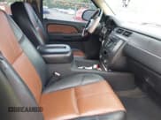 ✅ 2007 Chevrolet Suburban LT • VIN: 3GNFK16317G271819 • Lot: 42352109. Listed on IAAI with 258,410 mi. Free auction sales archive from the USA and detailed vehicle history report at DreamBid. Image 5.