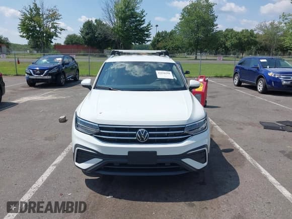 ✅ 2024 Volkswagen Tiguan SE • VIN: 3VV2B7AX7RM122986 • Lot: 42838398. Wystawiony na IAAI z przebiegiem 7 699 mil. Bezpłatny archiwum sprzedaży aukcyjnych z USA i szczegółowy raport historii pojazdu na DreamBid. Zdjęcie 13.