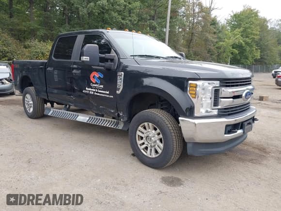 ✅ 2019 Ford F-250 XL • VIN: 1FT7W2B62KEE98458 • Lot: 43285660. Listed on IAAI with 159,148 mi. Free auction sales archive from the USA and detailed vehicle history report at DreamBid. Image 1.