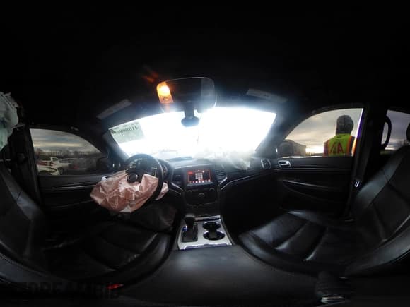 ✅ 2018 Jeep Grand Cherokee Limited • VIN: 1C4RJFBG2JC489650 • Lot: 41080869. Wystawiony na IAAI z przebiegiem 102 507 mil. Bezpłatny archiwum sprzedaży aukcyjnych z USA i szczegółowy raport historii pojazdu na DreamBid. Zdjęcie 19.