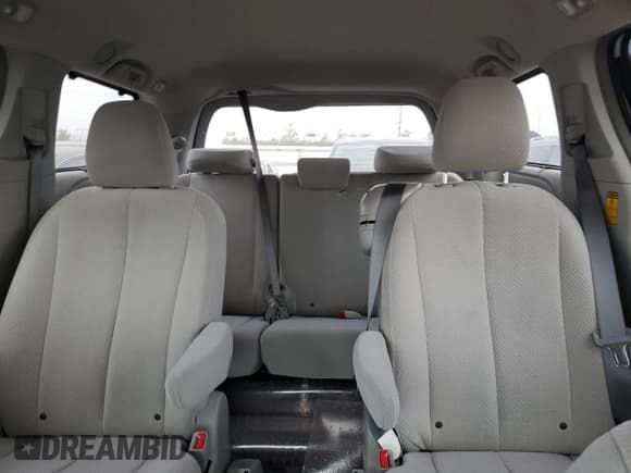 ✅ 2014 Toyota Sienna LE AAS • VIN: 5TDKK3DC6ES419869 • Lot: 86279295. Wystawiony na Copart z przebiegiem 86 406 mil. Bezpłatny archiwum sprzedaży aukcyjnych z USA i szczegółowy raport historii pojazdu na DreamBid. Zdjęcie 10.