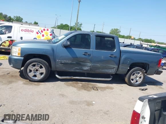 ✅ 2007 Chevrolet Silverado 1500 Work Truck • VIN: 2GCEC13C571528768 • Lot: 41990590. Listed on IAAI with 221,192 mi. Free auction sales archive from the USA and detailed vehicle history report at DreamBid. Image 14.