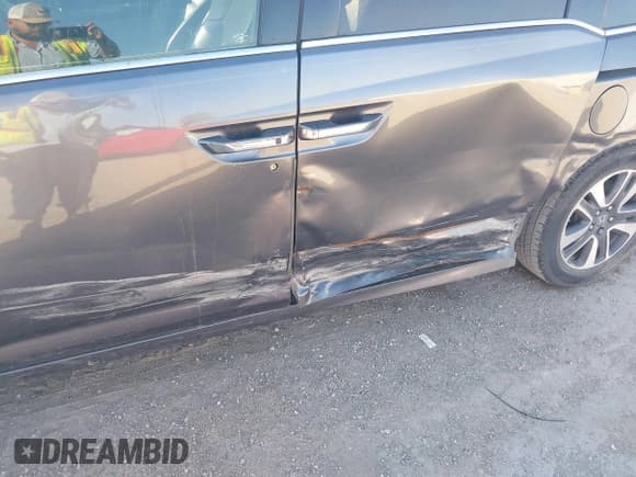 ✅ 2014 Honda Odyssey Touring • VIN: 5FNRL5H96EB009924 • Lot: 43390673. Listed on IAAI with 187,351 mi. Free auction sales archive from the USA and detailed vehicle history report at DreamBid. Image 6.