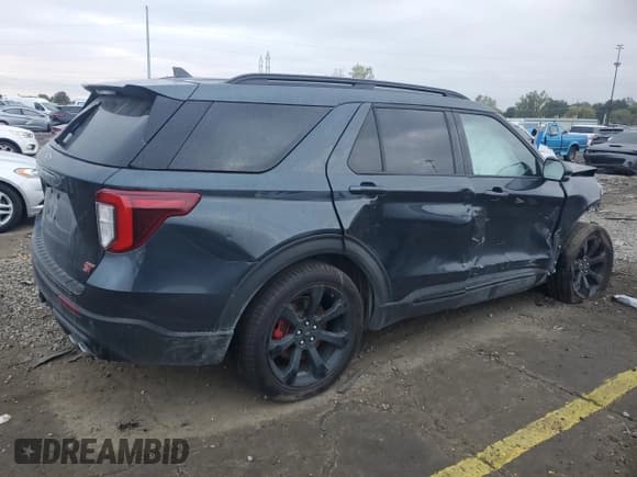 ✅ 2024 Ford Explorer ST • VIN: 1FM5K8GC6RGA79754 • Lot: 84918015. Wystawiony na Copart z przebiegiem 27 918 mil. Bezpłatny archiwum sprzedaży aukcyjnych z USA i szczegółowy raport historii pojazdu na DreamBid. Zdjęcie 3.