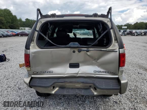 2001 Chevrolet Blazer LT z VIN 1GNCS13W512145867, wystawiony jako Copart lot #71829304 z przebiegiem 358 800 mil mil oraz Szkoda całkowita • Salvage title. Historia ofert i sprzedaży dostępna na DreamBid. Obrazek 6.