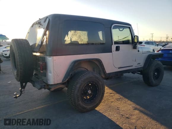 ✅ 2005 Jeep Wrangler Rubicon • VIN: 1J4FA64S65P344222 • Lot: 90847835. Wystawiony na Copart z przebiegiem 98 300 mil. Bezpłatny archiwum sprzedaży aukcyjnych z USA i szczegółowy raport historii pojazdu na DreamBid. Zdjęcie 3.