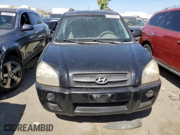 2005 Hyundai Tucson GL with VIN KM8JM12B95U193435, listed as a Copart auction lot 67132344 with 282,401 mi miles and Clean title. Bid and sale history available at DreamBid. Image 5.
