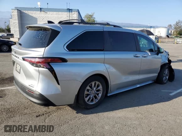 ✅ 2022 Toyota Sienna XLE • VIN: 5TDJRKEC9NS136270 • Лот: 81960295. Опубликован ранее на Copart с пробегом 46 281 миль. Бесплатный доступ к архиву аукционных продаж из США и подробный отчёт об истории автомобиля на DreamBid. Изображение 3.