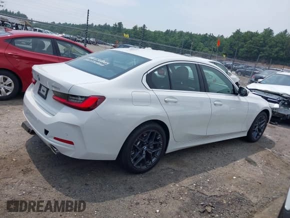 ✅ 2025 BMW 3 Series 330i xDrive • VIN: 3MW89CW06S8F29928 • Lot: 42484576. Wystawiony na IAAI z przebiegiem 2 260 mil. Bezpłatny archiwum sprzedaży aukcyjnych z USA i szczegółowy raport historii pojazdu na DreamBid. Zdjęcie 14.
