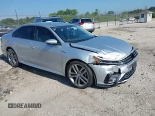 ✅ 2018 Volkswagen Passat S • VIN: 1VWAA7A38JC005530 • Lot: 42695744. Wystawiony na IAAI z przebiegiem 24 329 mil. Bezpłatny archiwum sprzedaży aukcyjnych z USA i szczegółowy raport historii pojazdu na DreamBid. Zdjęcie 1.