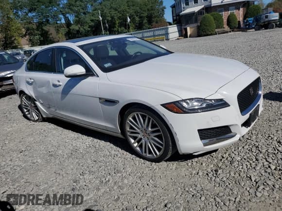 ✅ 2016 Jaguar XF 35t Prestige • VIN: SAJBK4BV2GCY16320 • Lot: 84399945. Wystawiony na Copart z przebiegiem 70 680 mil. Bezpłatny archiwum sprzedaży aukcyjnych z USA i szczegółowy raport historii pojazdu na DreamBid. Zdjęcie 4.