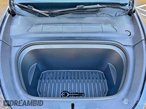 ✅ 2025 Tesla Model Y Long Range • VIN: 7SAYGDED1SF265244 • Лот: 96214895. Опубликован ранее на Copart с пробегом 18 303 миль. Бесплатный доступ к архиву аукционных продаж из США и подробный отчёт об истории автомобиля на DreamBid. Изображение 7.