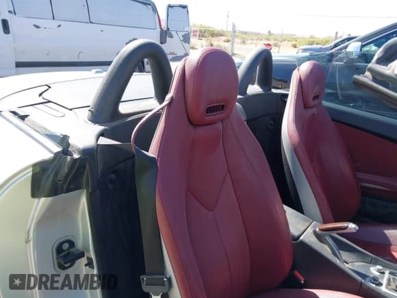 ✅ 2008 Mercedes-Benz SLK 350 • VIN: WDBWK56F08F181783 • Lot: 42153077. Listed on IAAI with 131,428 mi. Free auction sales archive from the USA and detailed vehicle history report at DreamBid. Image 8.