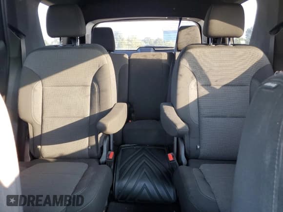 ✅ 2023 Chevrolet Traverse LT Cloth • VIN: 1GNERGKW3PJ127472 • Lot: 71702845. Wystawiony na Copart z przebiegiem 76 042 mil. Bezpłatny archiwum sprzedaży aukcyjnych z USA i szczegółowy raport historii pojazdu na DreamBid. Zdjęcie 10.