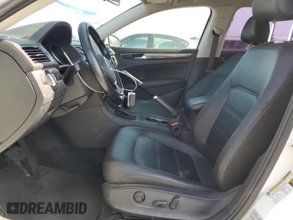 ✅ 2018 Volkswagen Passat SE • VIN: 1VWBA7A37JC042945 • Lot: 81918505. Listed on Copart with 73,024 mi. Free auction sales archive from the USA and detailed vehicle history report at DreamBid. Image 7.