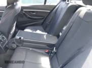 ✅ 2018 BMW 3 Series 330i xDrive • VIN: WBA8D9G59JNU70476 • Lot: 41985172. Wystawiony na IAAI z przebiegiem 81 500 mil. Bezpłatny archiwum sprzedaży aukcyjnych z USA i szczegółowy raport historii pojazdu na DreamBid. Zdjęcie 8.