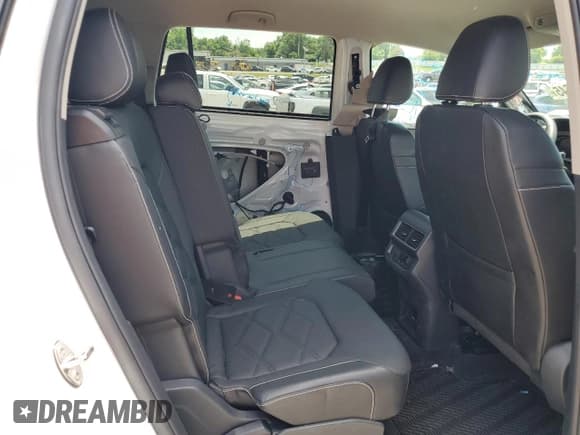 ✅ 2024 Volkswagen Atlas SE • VIN: 1V2DR2CAXRC604477 • Lot: 62371645. Wystawiony na Copart z przebiegiem 12 238 mil. Bezpłatny archiwum sprzedaży aukcyjnych z USA i szczegółowy raport historii pojazdu na DreamBid. Zdjęcie 10.