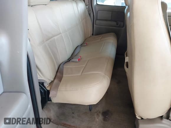 ✅ 2004 Chevrolet Silverado 1500 LT • VIN: 1GCEC19T54E200512 • Lot: 43533827. Wystawiony na IAAI z przebiegiem 240 597 mil. Bezpłatny archiwum sprzedaży aukcyjnych z USA i szczegółowy raport historii pojazdu na DreamBid. Zdjęcie 8.