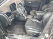 ✅ 2019 Jeep Cherokee Trailhawk Elite • VIN: 1C4PJMBX9KD132165 • Лот: 66917045. Опубликован ранее на Copart с пробегом 124 105 миль. Бесплатный доступ к архиву аукционных продаж из США и подробный отчёт об истории автомобиля на DreamBid. Изображение 7.