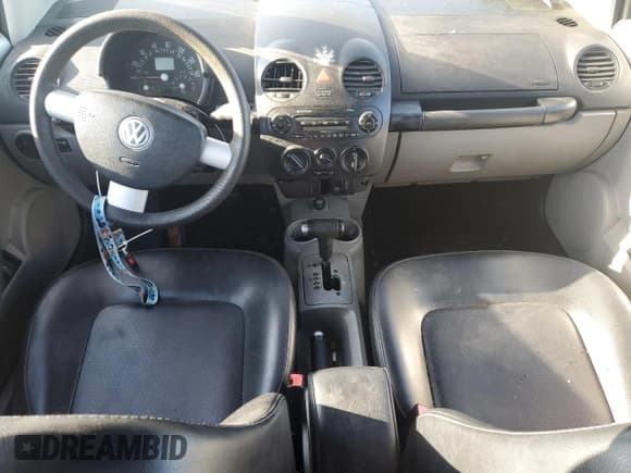 ✅ 2004 Volkswagen Beetle GLS • VIN: 3VWCM31Y74M335232 • Лот: 83780555. Опубликован ранее на Copart с пробегом Не указан. Бесплатный доступ к архиву аукционных продаж из США и подробный отчёт об истории автомобиля на DreamBid. Изображение 8.