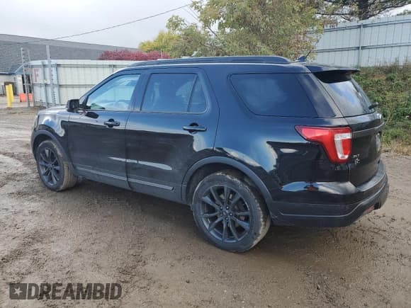 ✅ 2018 Ford Explorer XLT • VIN: 1FM5K8D88JGB95588 • Lot: 89465355. Wystawiony na Copart z przebiegiem 162 144 mil. Bezpłatny archiwum sprzedaży aukcyjnych z USA i szczegółowy raport historii pojazdu na DreamBid. Zdjęcie 2.