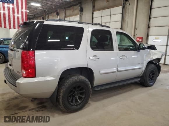 ✅ 2008 GMC Yukon SLT 4SB • VIN: 1GKFK13048R131532 • Лот: 49656505. Опубликован ранее на Copart с пробегом 100 636 миль. Бесплатный доступ к архиву аукционных продаж из США и подробный отчёт об истории автомобиля на DreamBid. Изображение 3.