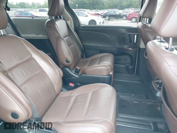 ✅ 2016 Toyota Sienna XLE • VIN: 5TDYK3DC0GS721350 • Лот: 42887718. Опубликован ранее на IAAI с пробегом 180 599 миль. Бесплатный доступ к архиву аукционных продаж из США и подробный отчёт об истории автомобиля на DreamBid. Изображение 8.