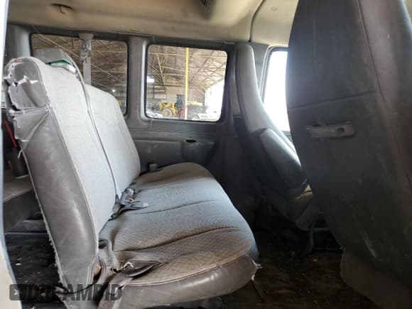 ✅ 2010 Chevrolet Express Passenger LT • VIN: 1GA2G1DG6A1103011 • Lot: 51946695. Wystawiony na Copart z przebiegiem 299 210 mil. Bezpłatny archiwum sprzedaży aukcyjnych z USA i szczegółowy raport historii pojazdu na DreamBid. Zdjęcie 11.