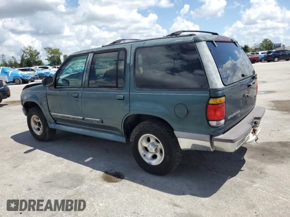 ✅ 1997 Ford Explorer XLT • VIN: 1FMDU32PXVUD09813 • Lot: 61066325. Listed on Copart with 222,538 mi. Free auction sales archive from the USA and detailed vehicle history report at DreamBid. Image 2.
