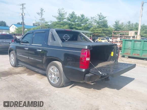 ✅ 2007 Chevrolet Avalanche LTZ • VIN: 3GNFK12367G164433 • Lot: 42747301. Listed on IAAI with 163,980 mi. Free auction sales archive from the USA and detailed vehicle history report at DreamBid. Image 3.