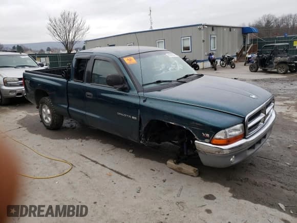 ✅ 1997 Dodge Dakota • VIN: 1B7GG23XXVS260724 • Lot: 81040004. Wystawiony na Copart z przebiegiem Nie podano. Bezpłatny archiwum sprzedaży aukcyjnych z USA i szczegółowy raport historii pojazdu na DreamBid. Zdjęcie 4.