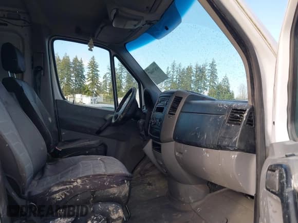 ✅ 2014 Mercedes-Benz Sprinter Cargo • VIN: WD3PE7CC7E5819624 • Lot: 41676667. Listed on IAAI with 36,200 mi. Free auction sales archive from the USA and detailed vehicle history report at DreamBid. Image 5.