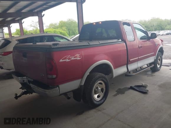 ✅ 2001 Ford F-150 XL • VIN: 1FTRX18W41NB48772 • Lot: 42195453. Wystawiony na IAAI z przebiegiem 133 650 mil. Bezpłatny archiwum sprzedaży aukcyjnych z USA i szczegółowy raport historii pojazdu na DreamBid. Zdjęcie 4.