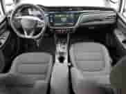 2023 Chevrolet Bolt EV 1LT z VIN 1G1FW6S00P4186367, wystawiony jako Copart lot #40391674 z przebiegiem 10 550 mil mil oraz . Historia ofert i sprzedaży dostępna na DreamBid. Obrazek 8.