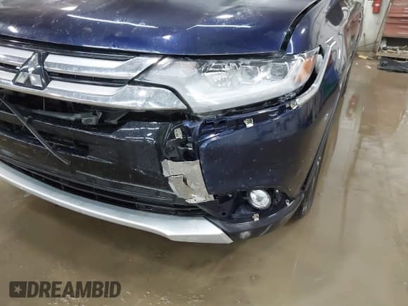 ✅ 2018 Mitsubishi Outlander ES • VIN: JA4AZ3A37JZ017700 • Lot: 42548682. Listed on IAAI with 109,375 mi. Free auction sales archive from the USA and detailed vehicle history report at DreamBid. Image 6.