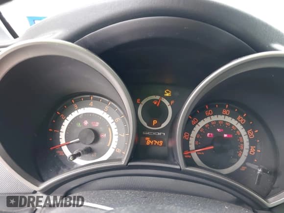 ✅ 2013 Scion tC • VIN: JTKJF5C70D3058888 • Lot: 41892224. Wystawiony na IAAI z przebiegiem 84 749 mil. Bezpłatny archiwum sprzedaży aukcyjnych z USA i szczegółowy raport historii pojazdu na DreamBid. Zdjęcie 7.