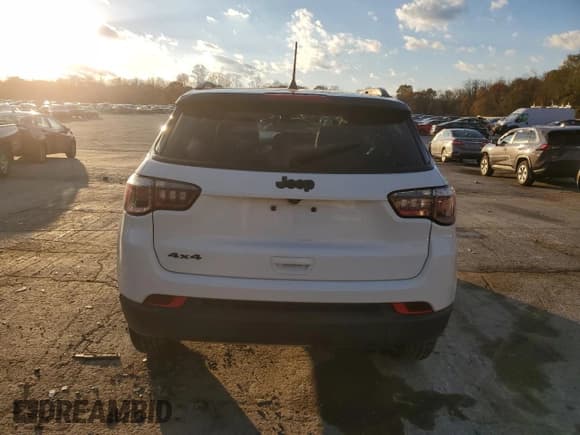 ✅ 2020 Jeep Compass Latitude • VIN: 3C4NJDBB4LT164884 • Lot: 90594805. Listed on Copart with 52,323 mi. Free auction sales archive from the USA and detailed vehicle history report at DreamBid. Image 6.