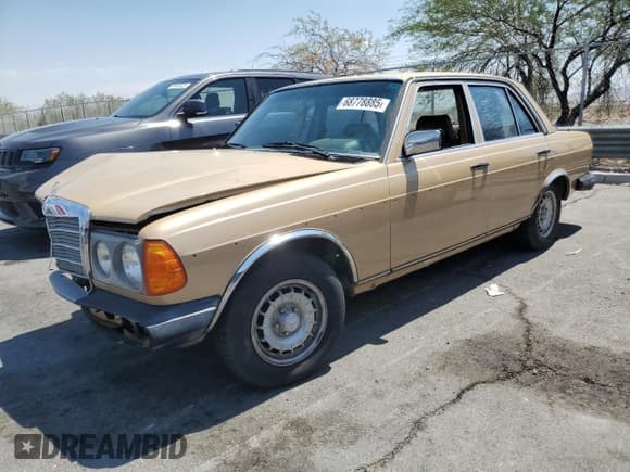 ✅ 1984 Mercedes-Benz 300 D • VIN: WDBAB33A5EA114015 • Lot: 68778885. Listed on Copart with 198,846 mi. Free auction sales archive from the USA and detailed vehicle history report at DreamBid. Image 1.