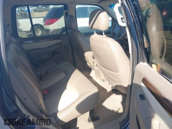 ✅ 2004 Ford Explorer Eddie Bauer • VIN: 1FMDU74K64UB13889 • Lot: 42146202. Listed on IAAI with 265,106 mi. Free auction sales archive from the USA and detailed vehicle history report at DreamBid. Image 8.